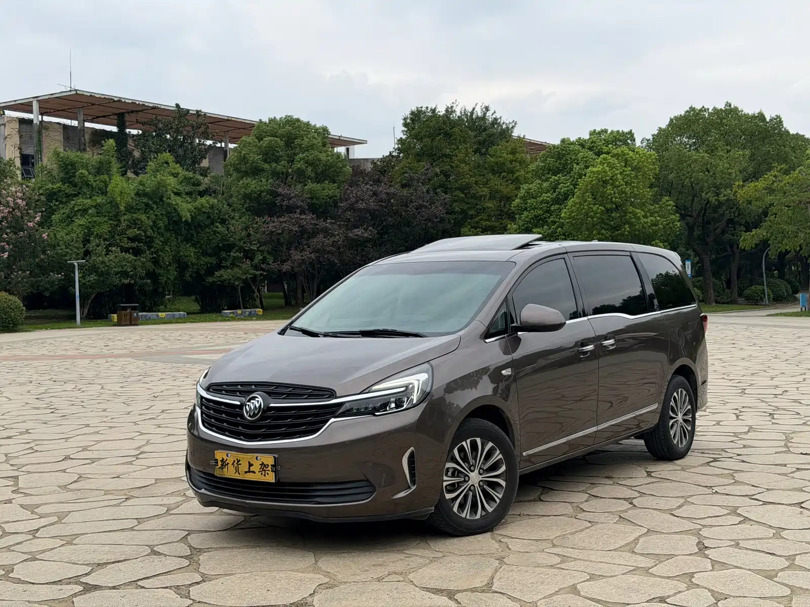 Фото 1 - Buick GL8