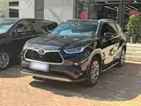 Photo 1 - Toyota Highlander