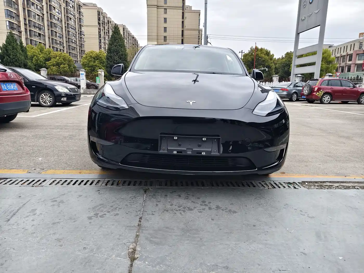 TESLA MODEL Y