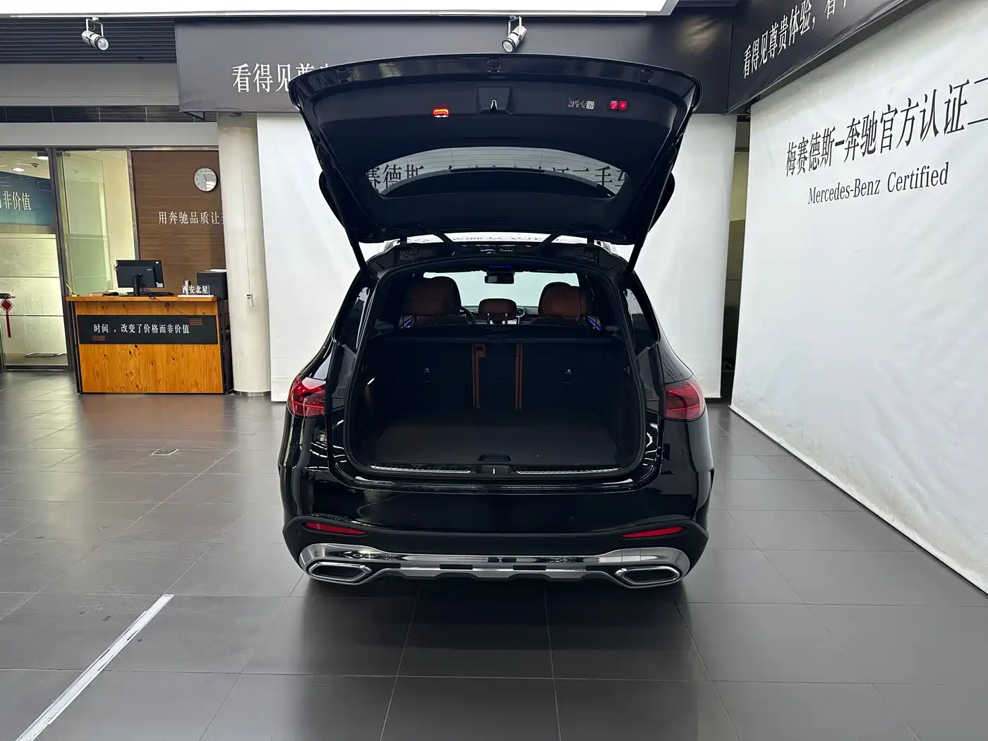Mercedes-Benz GLC 2023 GLC 260 L 4MATIC Luxury 5-Seater фото 7