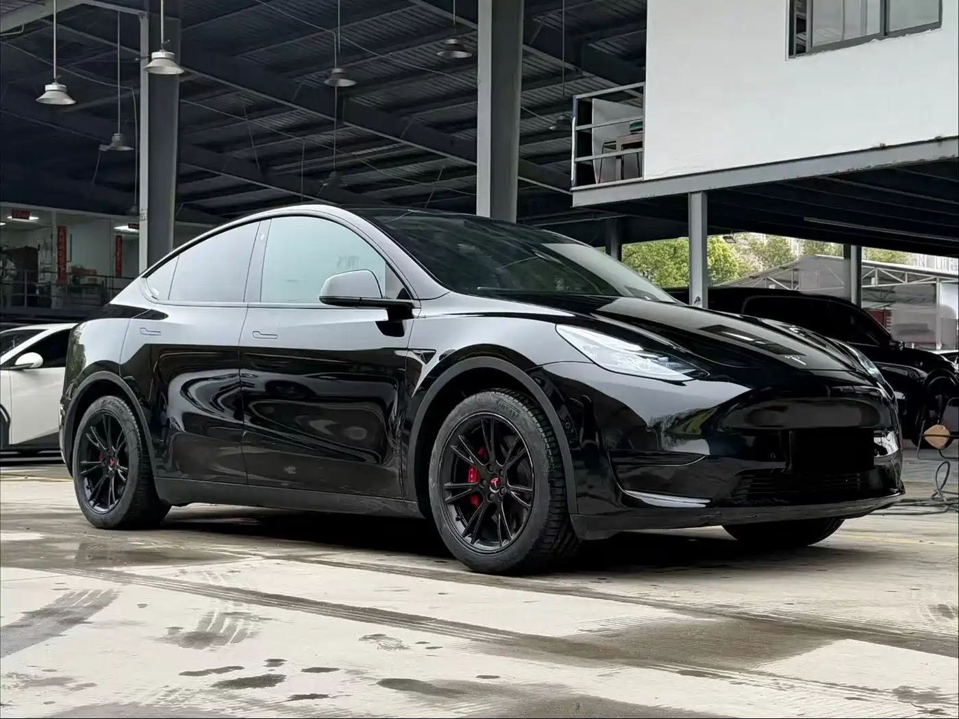 TESLA MODEL Y