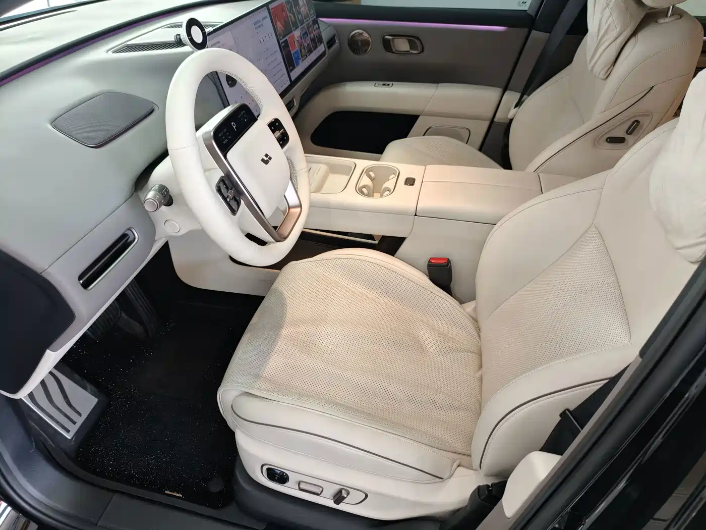 Li Auto i6 2026 2025 4WD Base Model