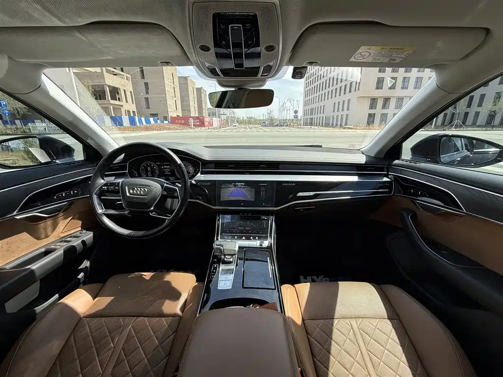 AUDI A8