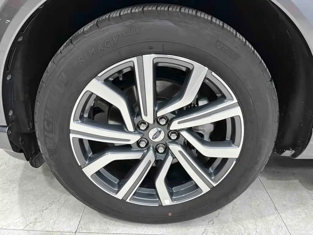 Фото 25 - Ford Explorer