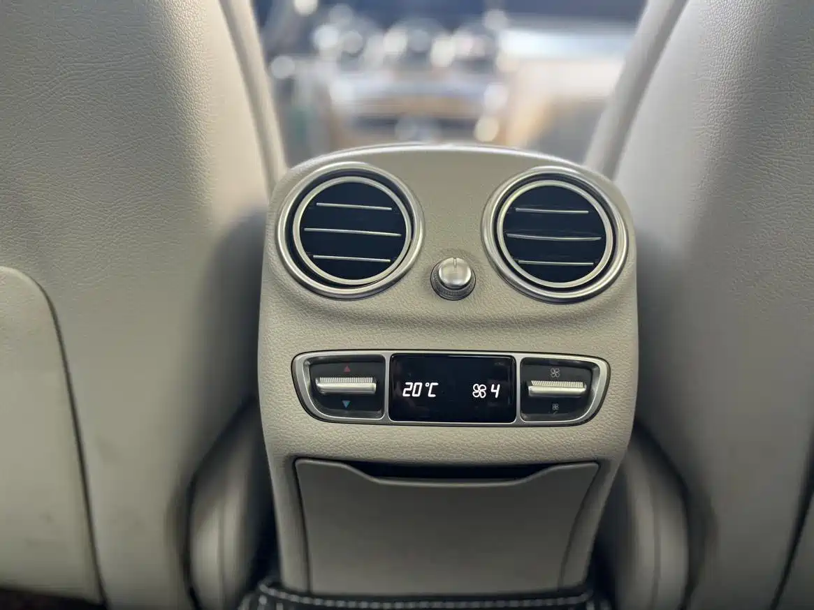 Photo 17 - Mercedes-Benz C-Class