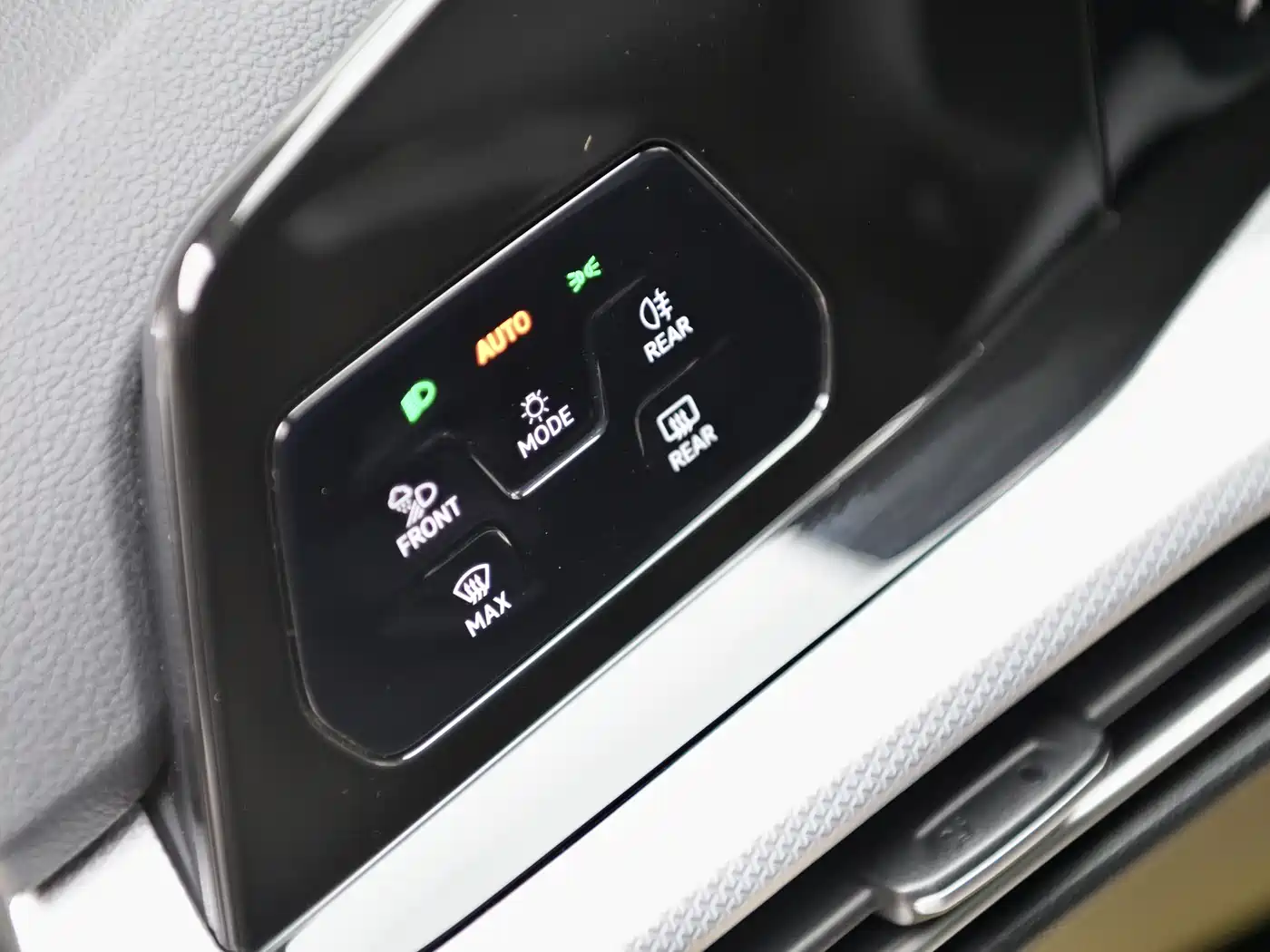 Volkswagen Golf 2023 Facelift 280TSI DSG Pro фото 7