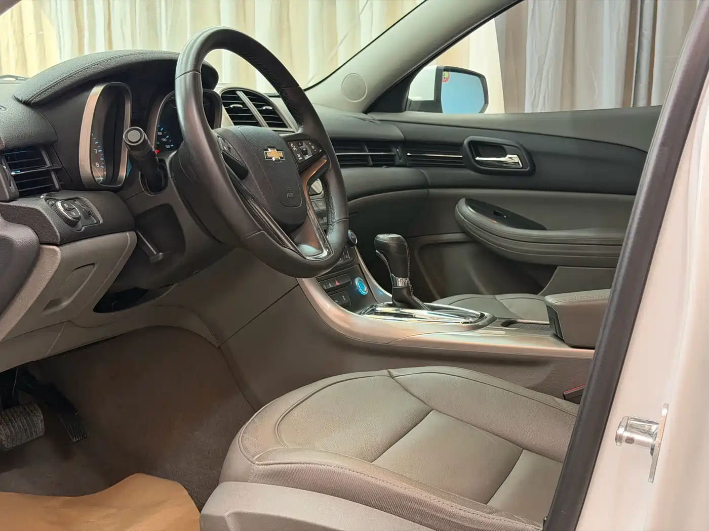 Chevrolet Malibu 2014 2.0L Automatic Luxury фото 5