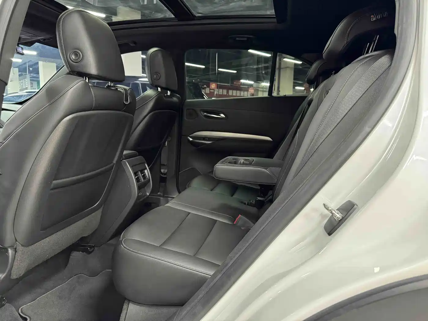 Фото 9 - Cadillac XT4