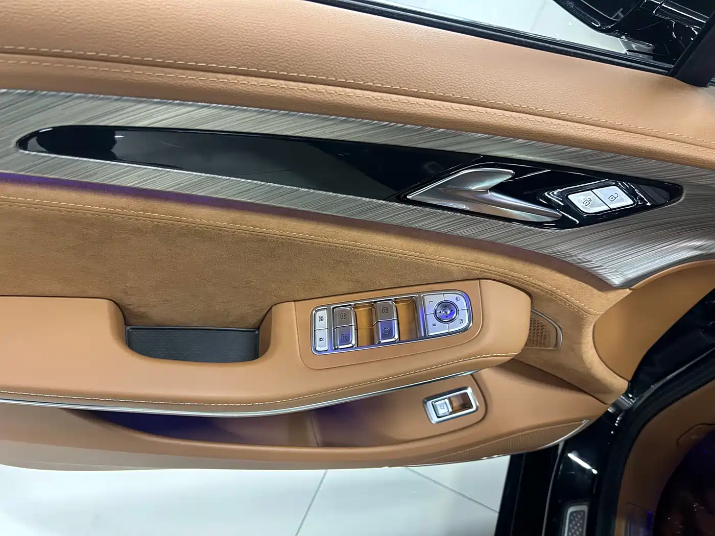 Hongqi H9 2020 2.0T Smart Connection Qi Chang Edition фото 15
