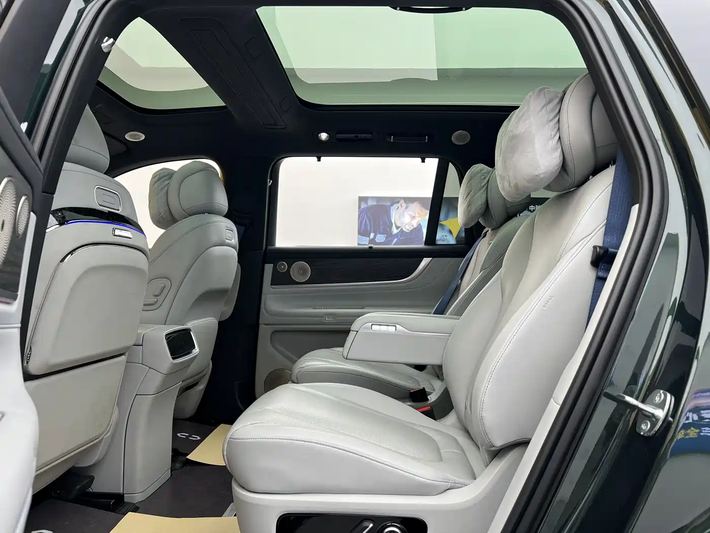 AITO Wenjie AITO M9 2024 Extended Range Ultra 42kWh 6-Seater фото 16