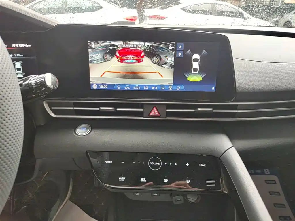 Hyundai Elantra 2021 1.5L CVT LUX Premium Edition фото 13