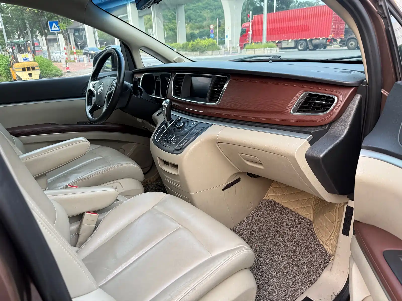 Фото 8 - Buick GL8