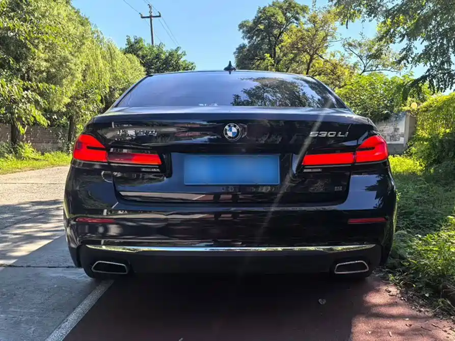 Photo 9 - BMW 5 Series