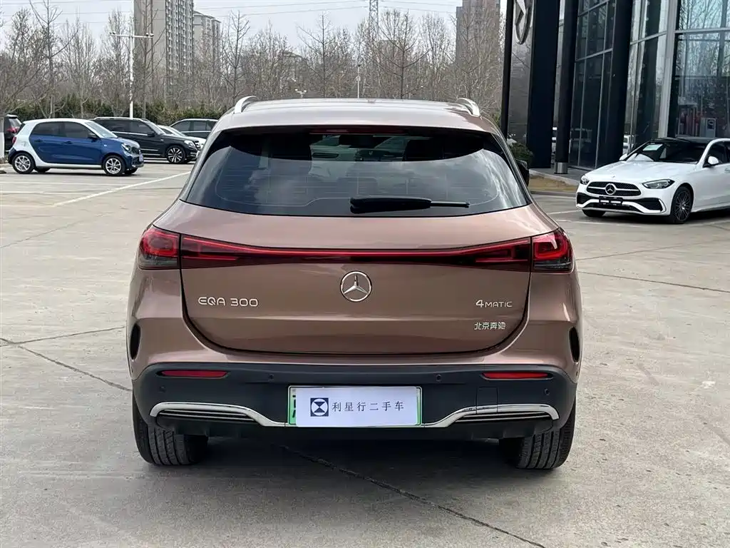MERCEDES-BENZ EQA