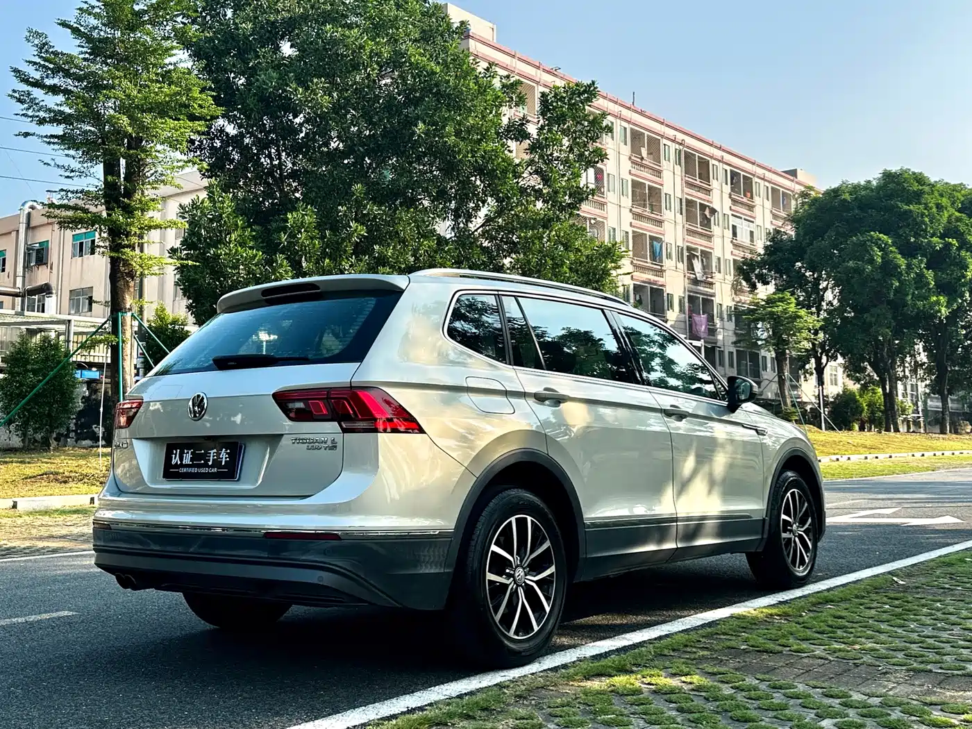 Фото 7 - Volkswagen Tiguan L
