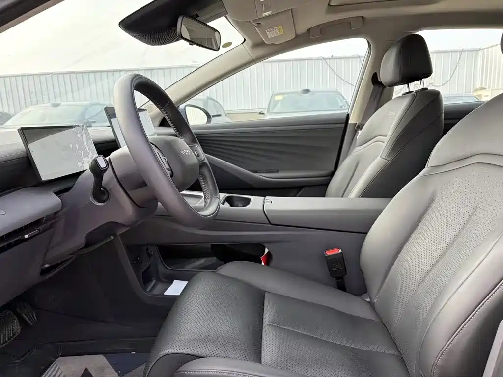 Nissan N6 2025 2025 Mid Configuration