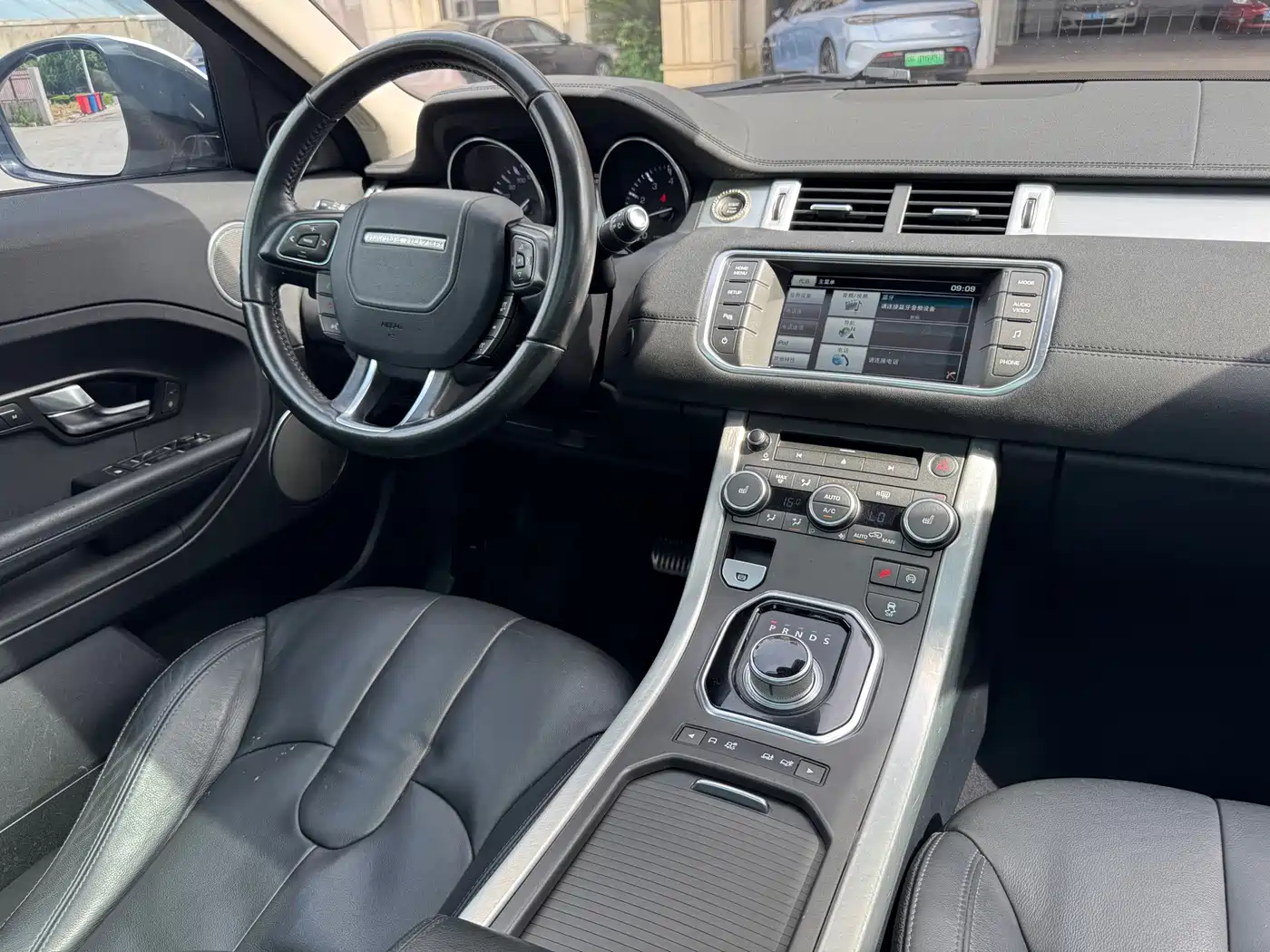 Photo 16 - Land Rover Range Rover Evoque