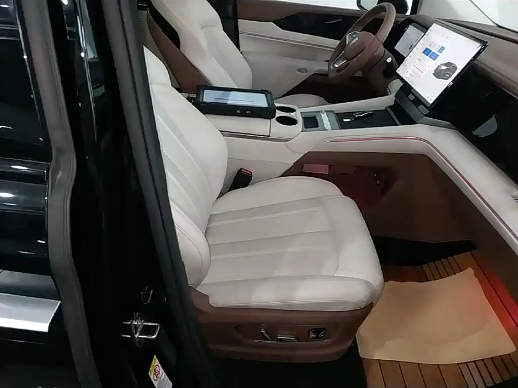 BYD Xia 2025 DM-i 1.5T 180km Surpass Edition фото 25
