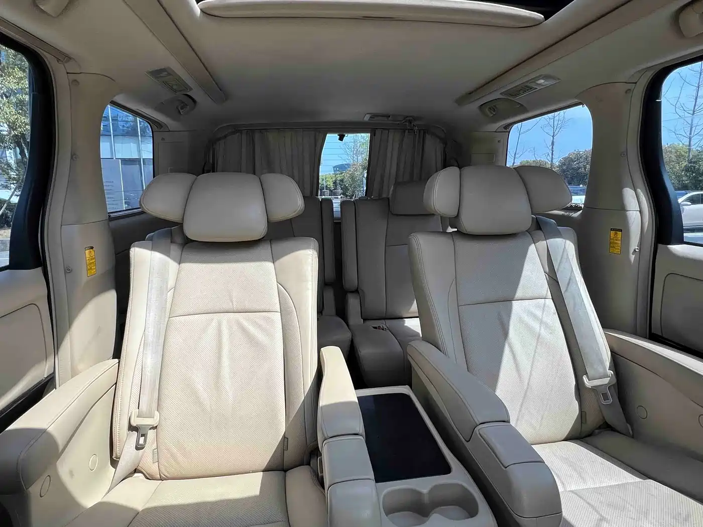 Toyota Alphard фото 7