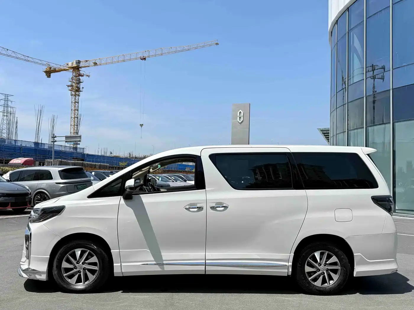 Toyota Alphard фото 18