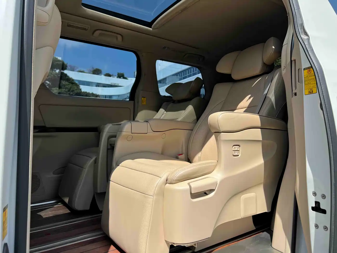 Toyota Alphard фото 10