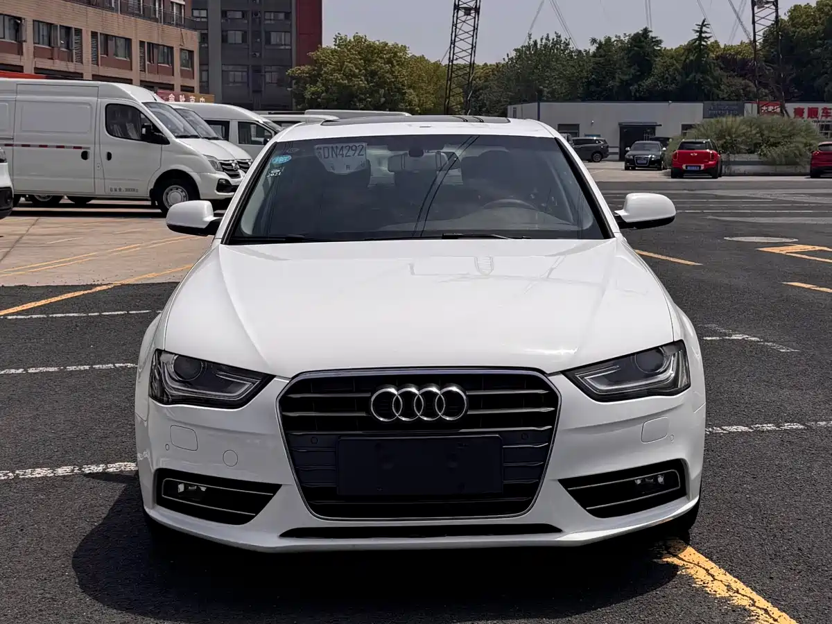Audi A4L 2013 35 TFSI Automatic Standard фото 2