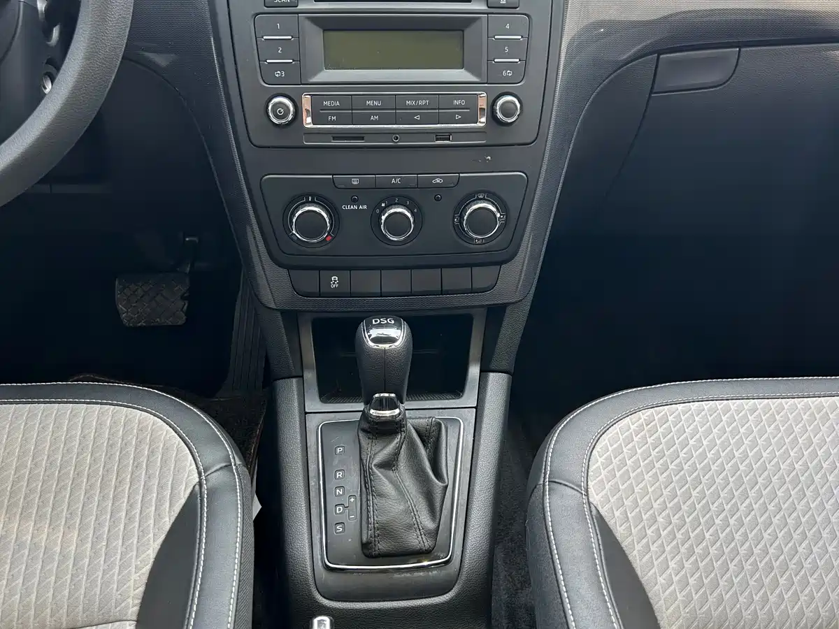 Škoda Yeti 2017 TSI280 DSG Advance фото 17