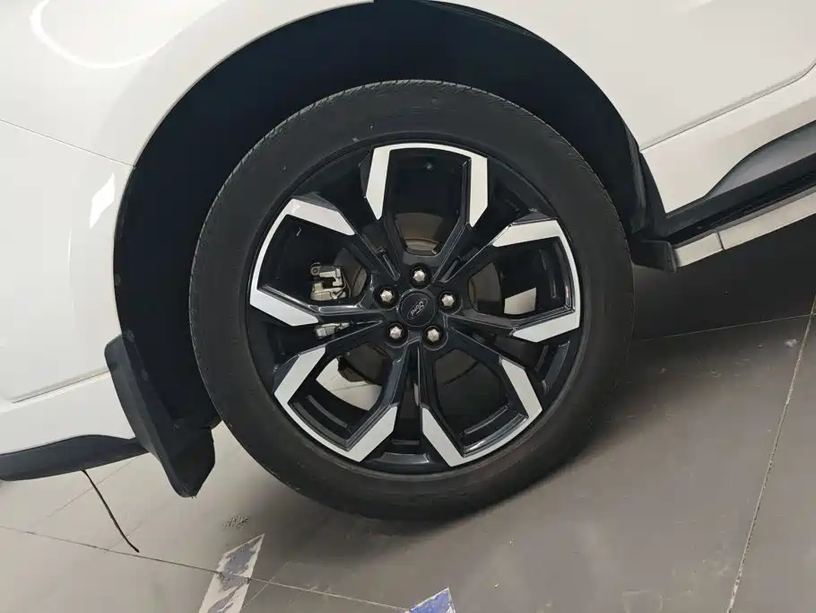 Фото 6 - Ford Edge