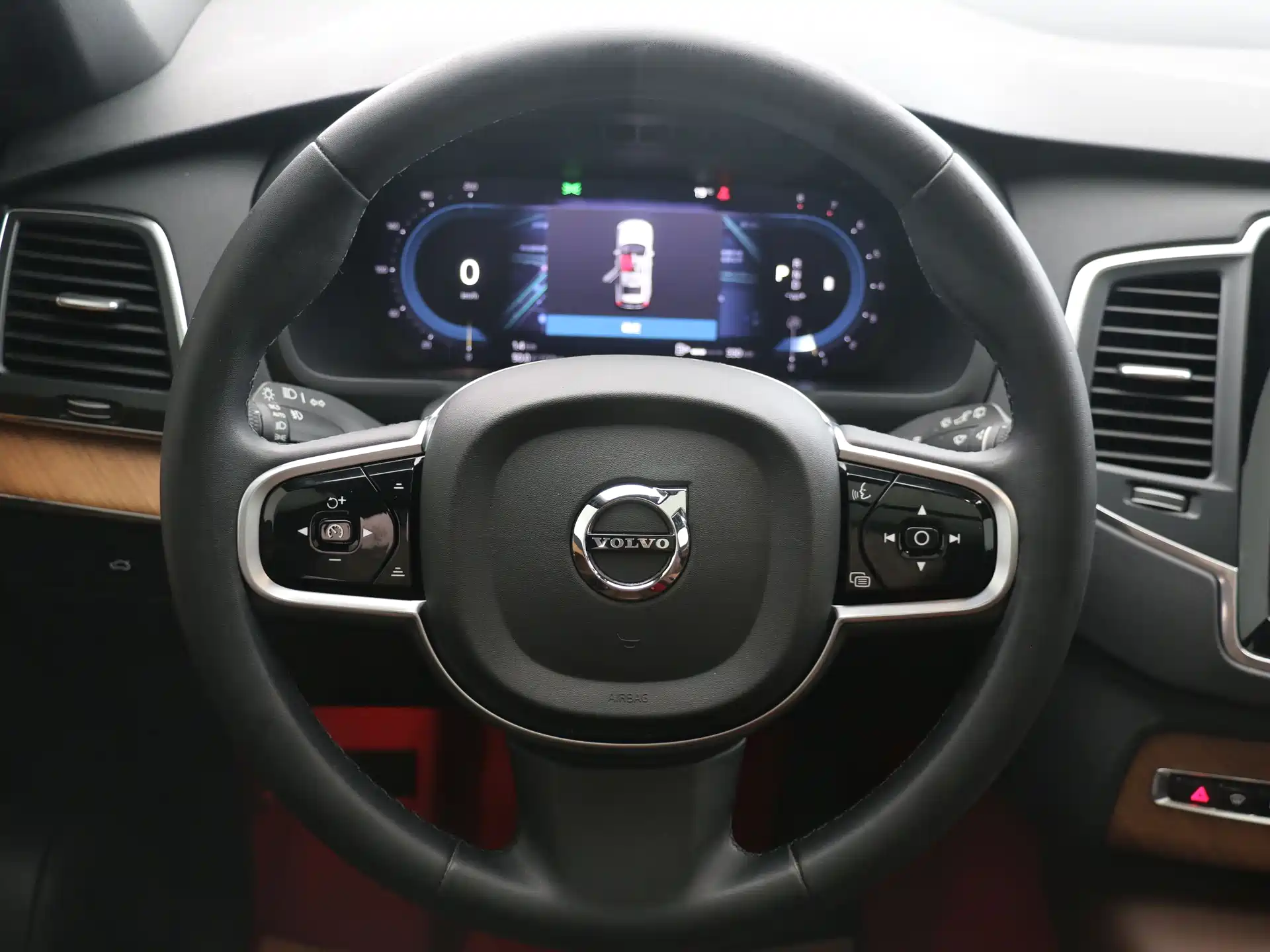 Photo 13 - Volvo XC90