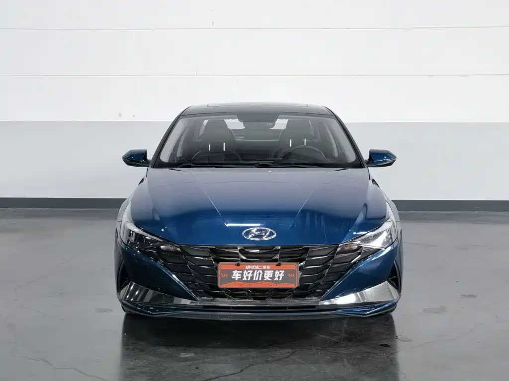Фото 3 - Hyundai Elantra