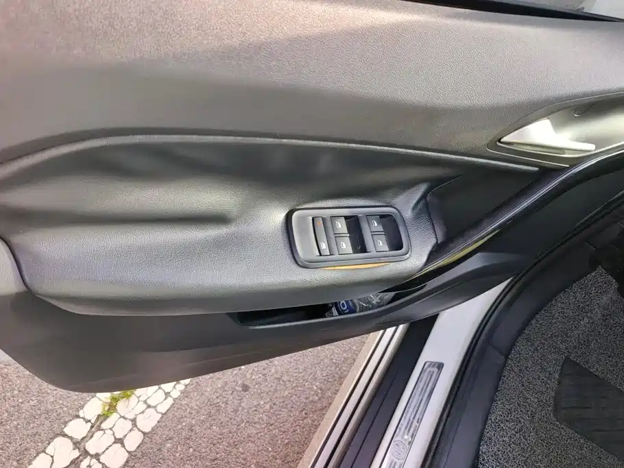 MG Roewe RX5 2015 2015 2.0TGI TST 4WD Flagship Edition