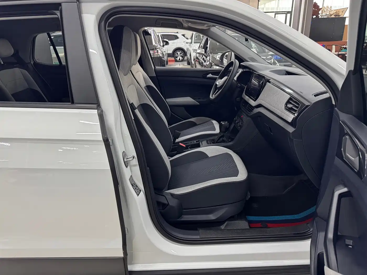 Volkswagen Tharu 2025 Model Rising Star 1.5L Advance Edition фото 14