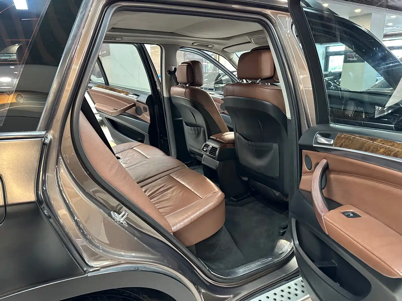 BMW X5 (Import) 2011 xDrive35i Leading Edition фото 10