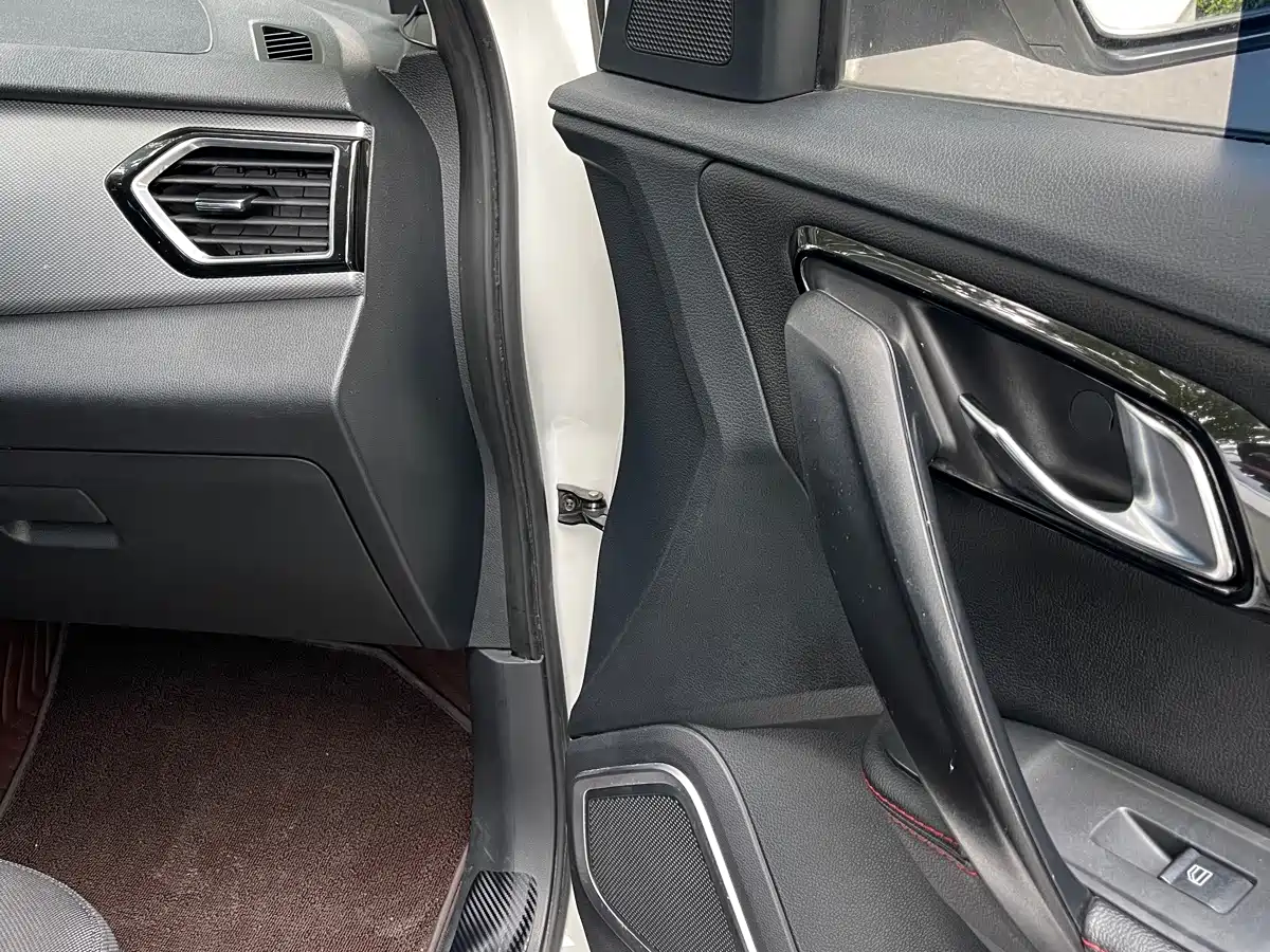 FAW Senya R7 2017 2017 Model 1.6L Manual Comfort