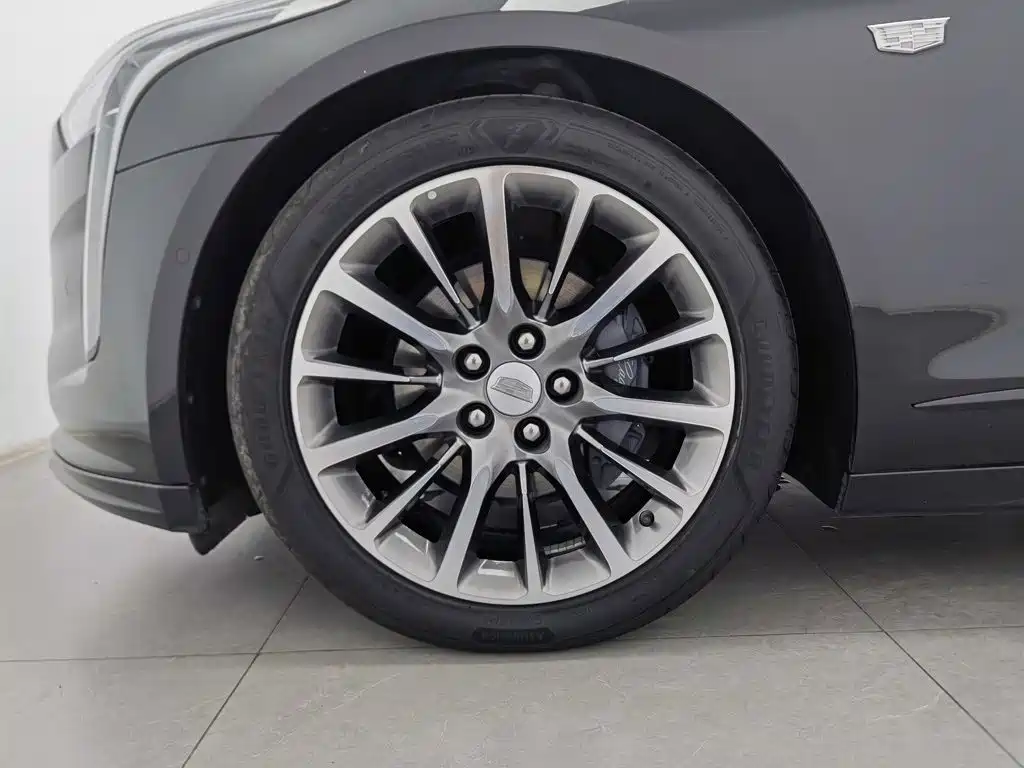 Фото 17 - Cadillac CT6