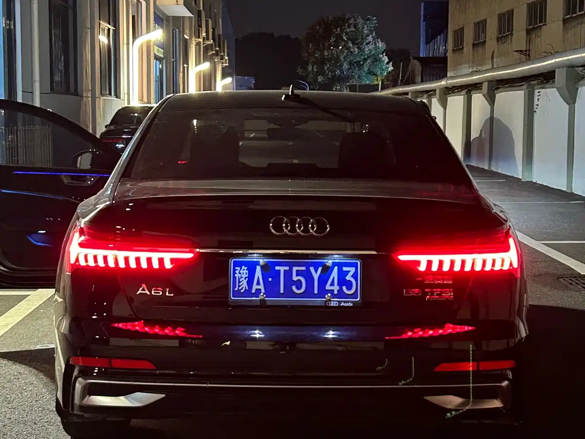 Фото 7 - Audi A6L
