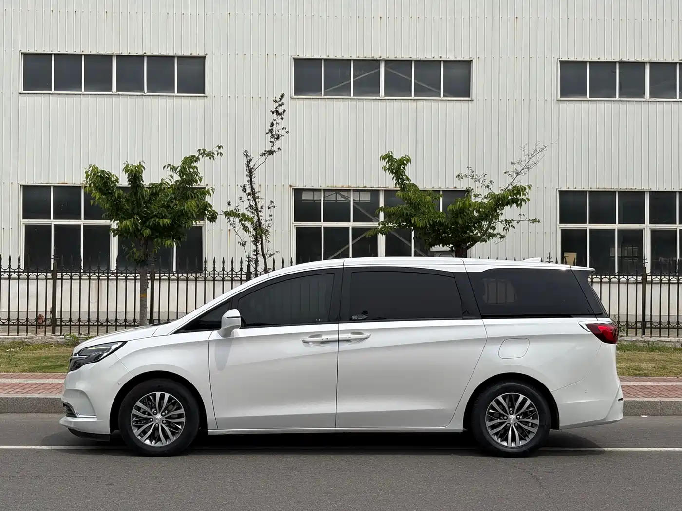 Buick GL8 2020 Model ES Landglory 653T Premium фото 5