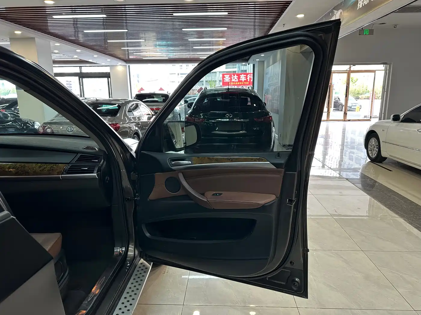 BMW X5 (Import) 2011 xDrive35i Leading Edition фото 14