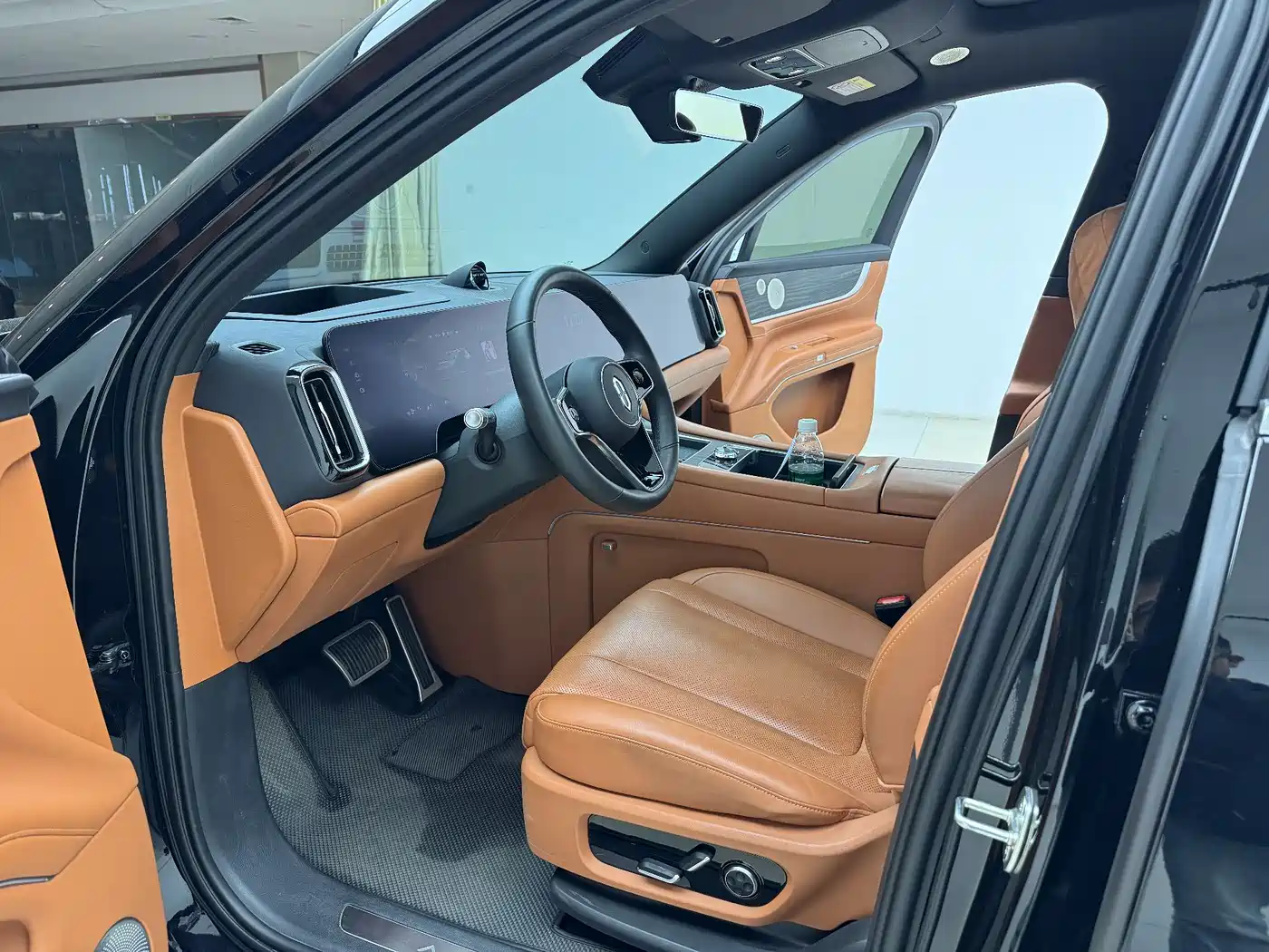 AITO Wenjie AITO M9 2024 Range Extender Max Edition 42kWh 6-seater фото 9