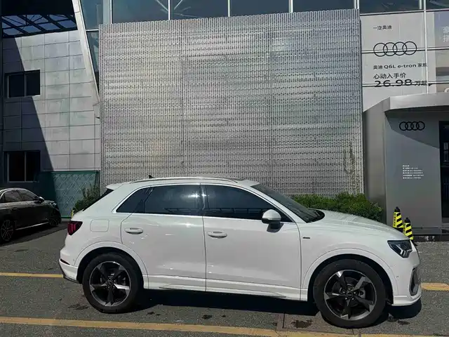 Audi Q3 2023 35 TFSI Fashion Dynamic Model (1.5T) — фото 5