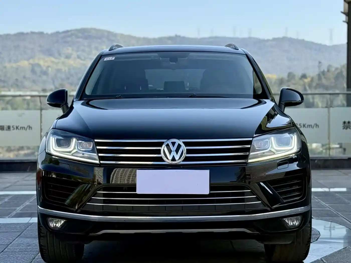VOLKSWAGEN TOUAREG