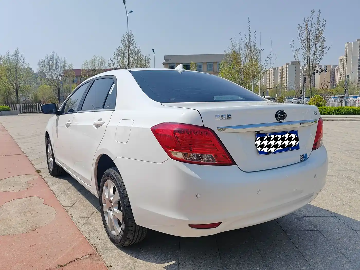 BYD E5