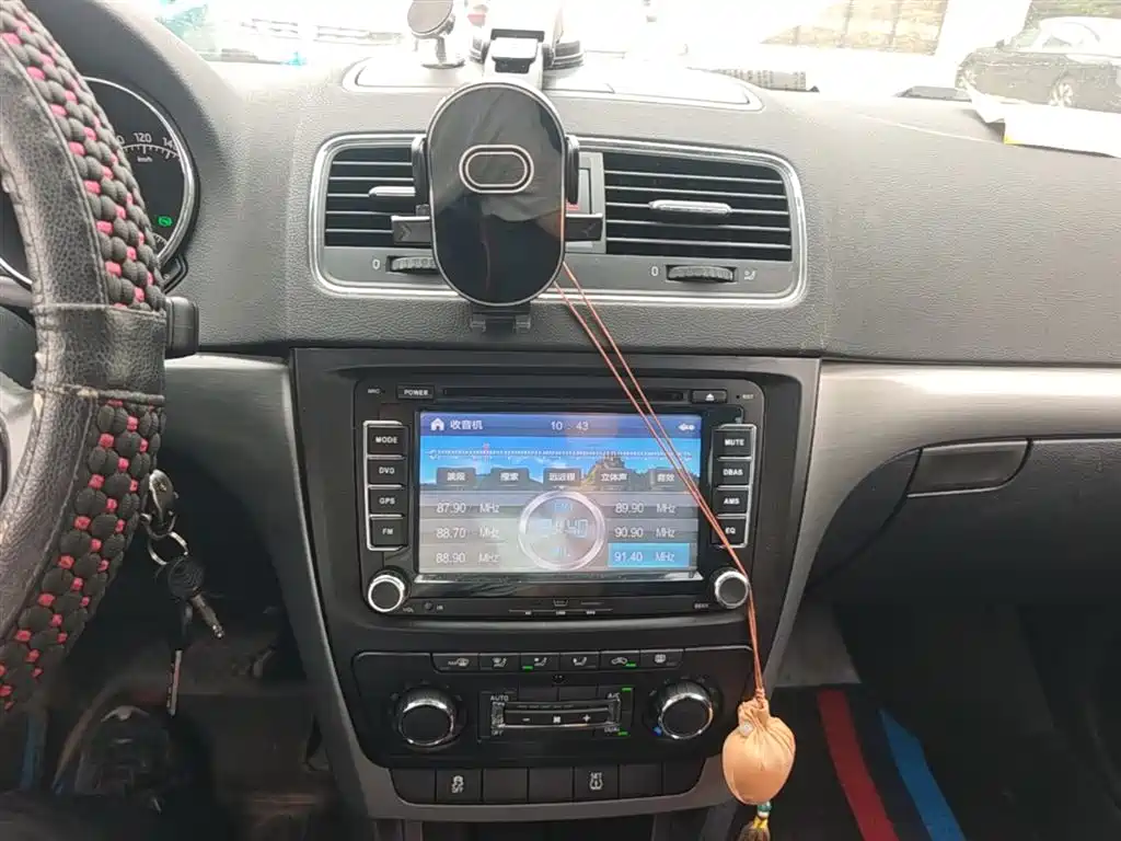 Škoda Yeti 2014 1.4TSI DSG Polar фото 20