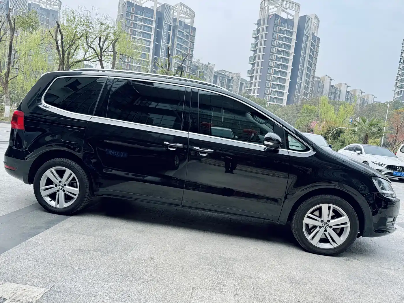 Volkswagen Sharan 2015 1.8TSI Comfort фото 2