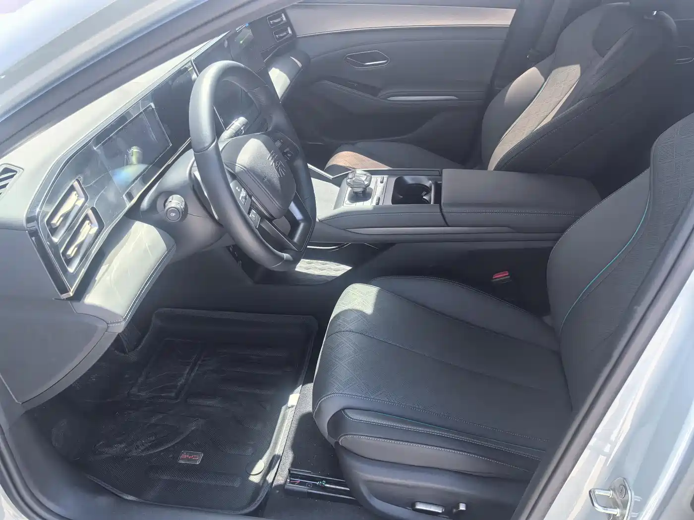 BYD Qin L 2025 DM-i Smart Drive Edition 120KM Excellence Type фото 8