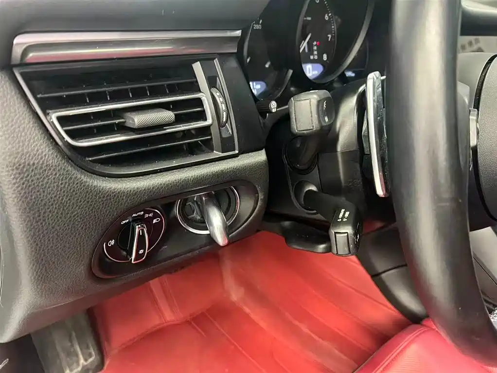 Porsche Macan 2023 Macan 2.0T фото 14