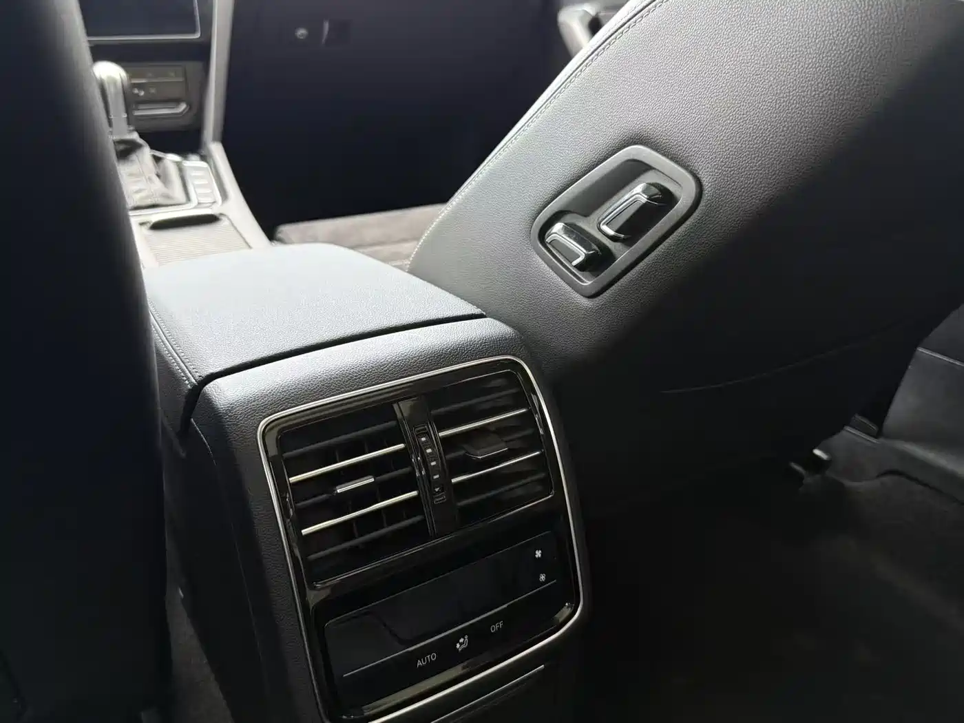 Volkswagen Magotan 2020 330TSI DSG Luxury фото 11