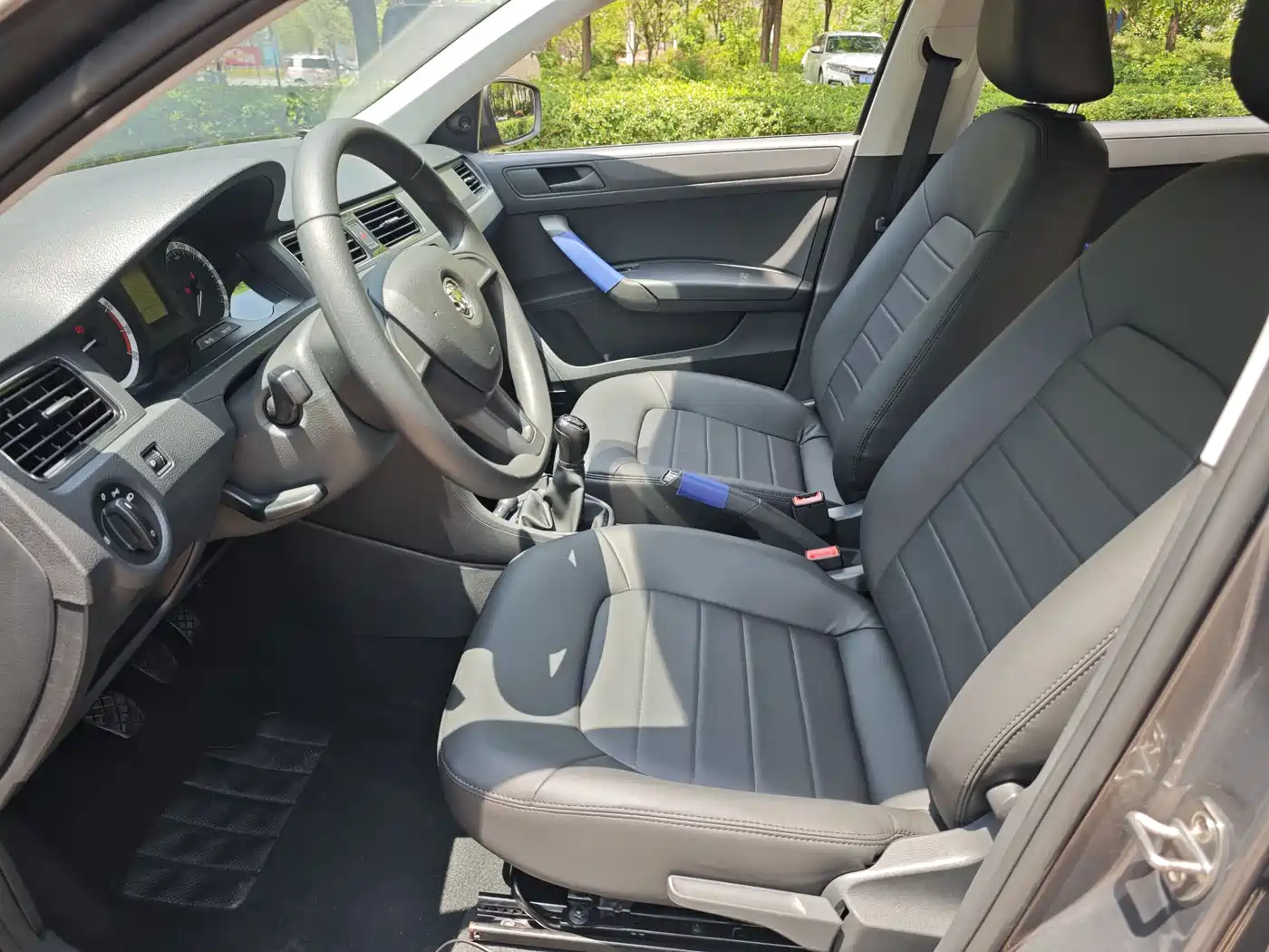 Škoda Rapid 2018 1.6L Manual Standard Edition фото 8