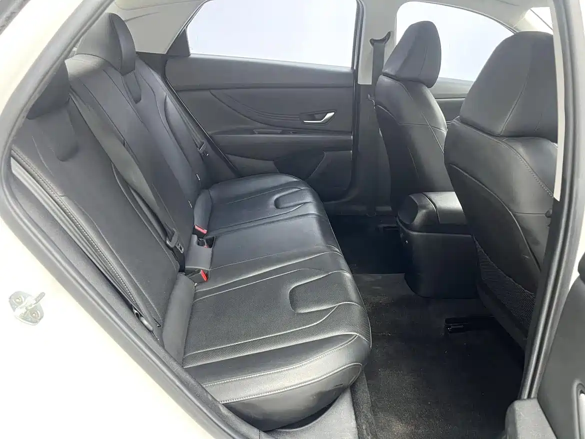 Hyundai Elantra 2021 1.5L CVT GLX Elite Edition фото 7