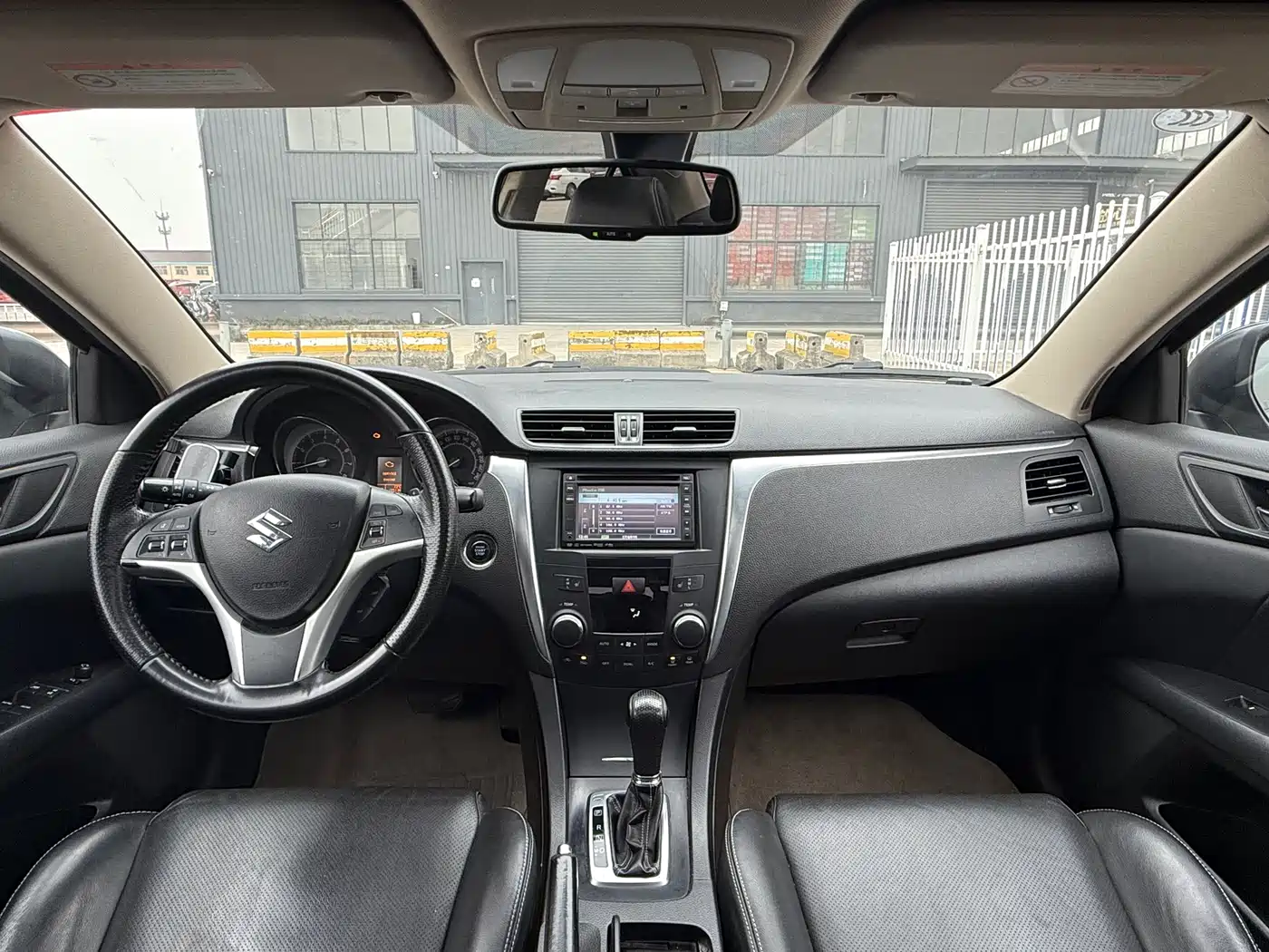 Suzuki Kizashi 2010 2.4L 4WD Sport Navigation фото 10